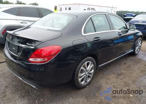 2016 Mercedes-Benz C 300 4Matic из США, поврежденный, VIN 55SWF4KB7GU109242